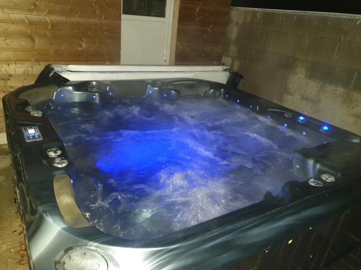 Gite Atypique Avec Jacuzzi Hillion Exteriör bild
